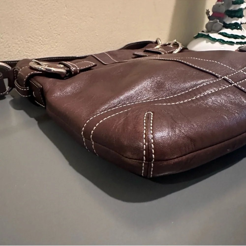 Coach SoHo Slim Duffle Dark Brown
Leather Y2K / Vintage (2006) Style 1453 - Picture 8 of 13